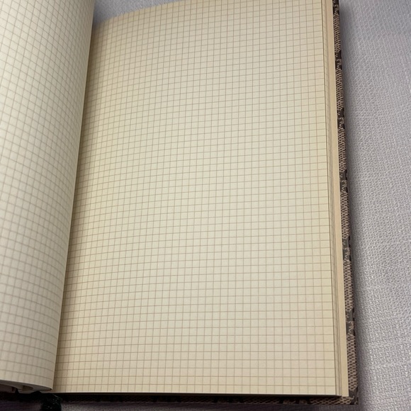 ⚫️ NEW Gucci Scrapbook, Look Book & Notebook with GG Monogram Cover - Picture 4 of 9